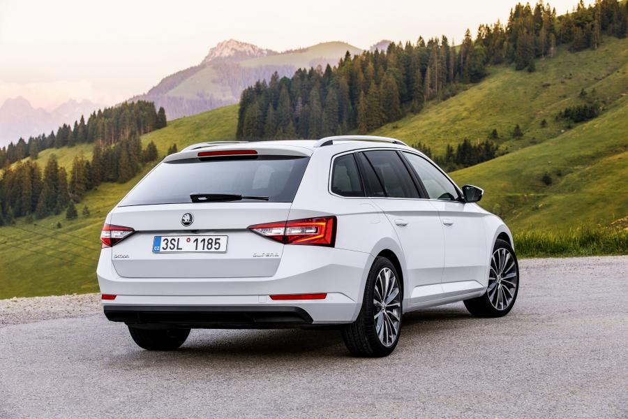  Skoda Superb Combi 2015 года  (фото 7 из 29)